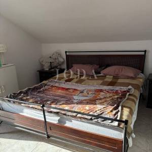 Labin, kuća sa pet stambenih jedinica