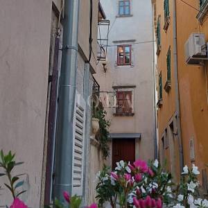 Labin, kuća sa tri stambene jedinice u starogradskoj jezgri