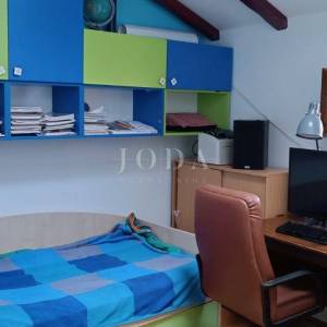 Labin, kuća sa tri stambene jedinice u starogradskoj jezgri
