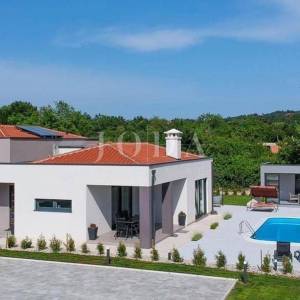 Labin, luksuzna Villa sa grijanim bazenom