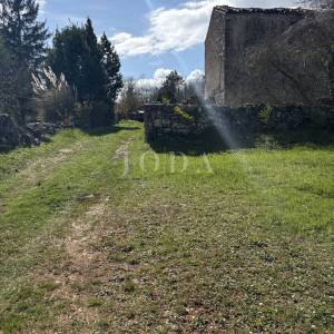 Labin, okolica, istarska kuća za adaptaciju na velikom imanju
