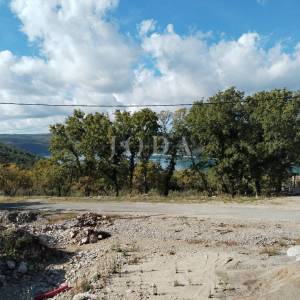 Labin, okolica, kamena kuća sa bazenom u blizini mora