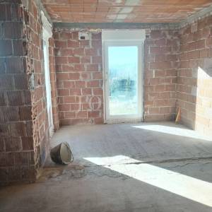 Labin, okolica, kuća roh-bau sa bazenom na mirnoj lokaciji