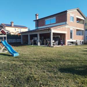 Labin, okolica, kuća roh-bau sa bazenom na mirnoj lokaciji