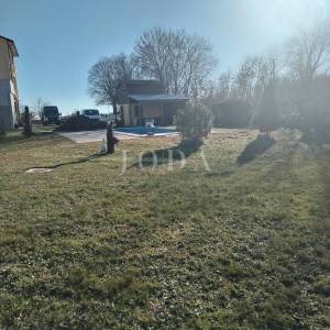 Labin, okolica, kuća roh-bau sa bazenom na mirnoj lokaciji