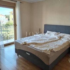 Labin, okolica, kuća s dva stana i poslovnim prostorom
