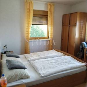 Labin, okolica, kuća s dva stana i poslovnim prostorom