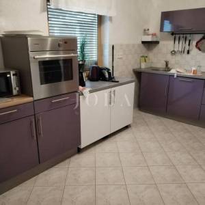 Labin, okolica, kuća s dva stana i poslovnim prostorom