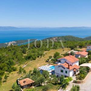Labin, okolica, kuća sa bazenom i prekrasnim pogledom na more