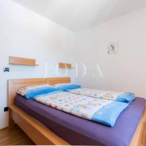 Labin, okolica, kuća sa bazenom i prekrasnim pogledom na more
