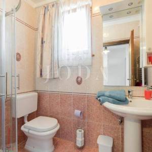 Labin, okolica, kuća sa bazenom i prekrasnim pogledom na more