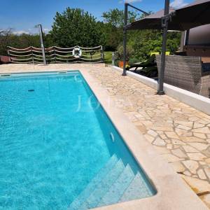 Labin, okolica, kuća sa dvije stambene jedinice sa bazenom i jacuzzijem