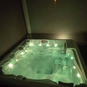Labin, okolica, kuća sa dvije stambene jedinice sa bazenom i jacuzzijem