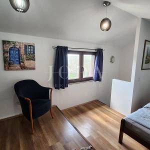 Labin, okolica, kuća sa dvije stambene jedinice sa bazenom i jacuzzijem