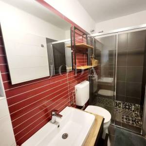 Labin, okolica, kuća sa dvije stambene jedinice sa bazenom i jacuzzijem