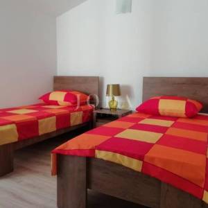Labin, okolica, kuća sa šest apartmana i pogledom na more