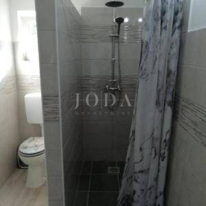 Labin, okolica, kuća sa šest apartmana i pogledom na more