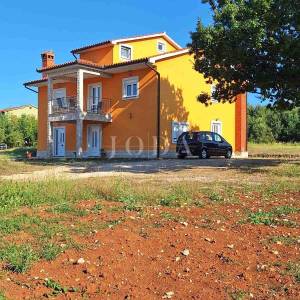 Labin, okolica, obiteljska kuća sa dvije stambene jedinice