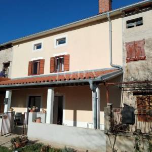 Labin, okolica, renovirana kuća u mirnom selu