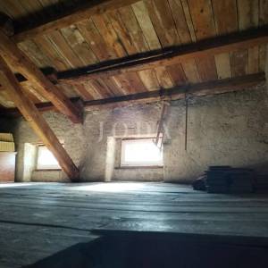 Labin, okolica, renovirana kuća u mirnom selu