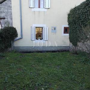 Labin, okolica, renovirana kuća u mirnom selu
