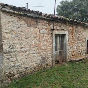 Labin, okolica, starina za adaptaciju sa konobom i garažom