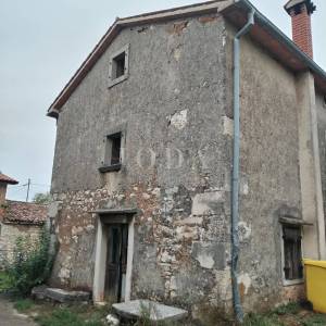 Labin, okolica, starina za adaptaciju sa konobom i garažom