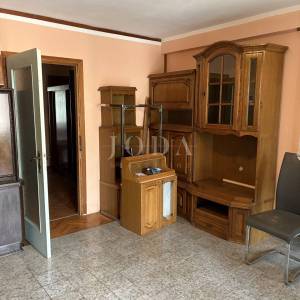 Labin, prostrana kuća nadomak centra grada