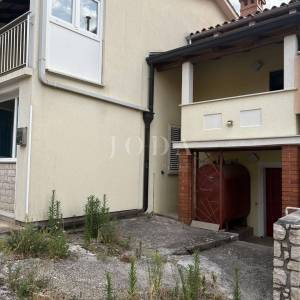 Labin, prostrana kuća nadomak centra grada