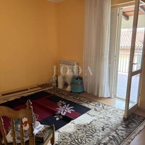 Labin, prostrana kuća nadomak centra grada