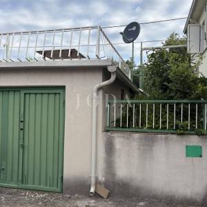 Labin, prostrana kuća nadomak centra grada