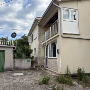 Labin, prostrana kuća nadomak centra grada
