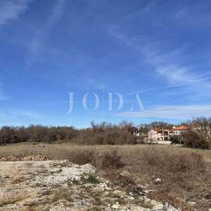 Labin, veliko građevinsko zemljište na traženoj lokaciji