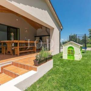 Labin, Villa sa bazenom na traženoj lokaciji