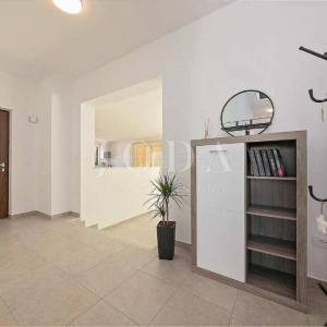 Labin, Villa sa bazenom na traženoj lokaciji