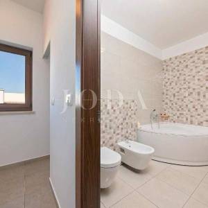 Labin, Villa sa bazenom na traženoj lokaciji