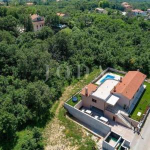 Labin, Villa sa bazenom na traženoj lokaciji