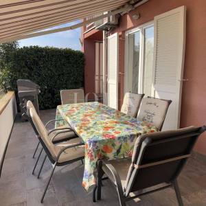 Lijep apartman s okućnicom, Malinska - otok Krk