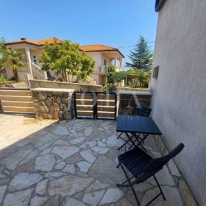 Lijepa dvojna kuća s bazenom, okolica grada Krka