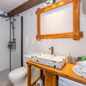 Lijepa kamena kuća s pogledom na more - okolica grada Krka