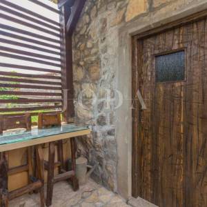 Lijepa kamena kuća s pogledom na more - okolica grada Krka