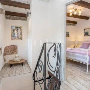 Lijepa kamena kuća s pogledom na more - okolica grada Krka