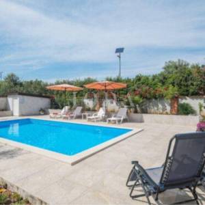 Lijepa kuća sa 2stana i 3app,POREČ okolica