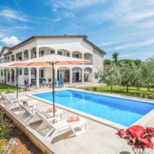 Lijepa kuća sa 2stana i 3app,POREČ okolica