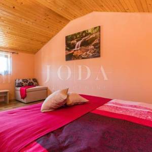 Lijepa kuća sa bazenom 3 objekta-uhodan najam,ŽMINJ okolica