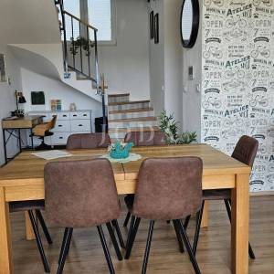 Lijepa kuća sa bazenom u mirnom okruženju,Pula