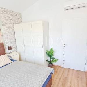Lijepa kuća sa bazenom u mirnom okruženju,Pula