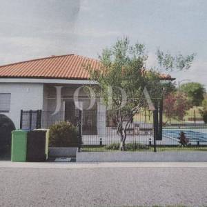 Lijepa prizemnica sa bazenom,Žminj