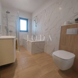 Lijepa prizemnica sa prostranom okućnicom 1900m2,LABIN