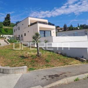 LOVRAN – Ekskluzivan stan od 141 m² s bazenom i panoramskim pogledom na more - 3